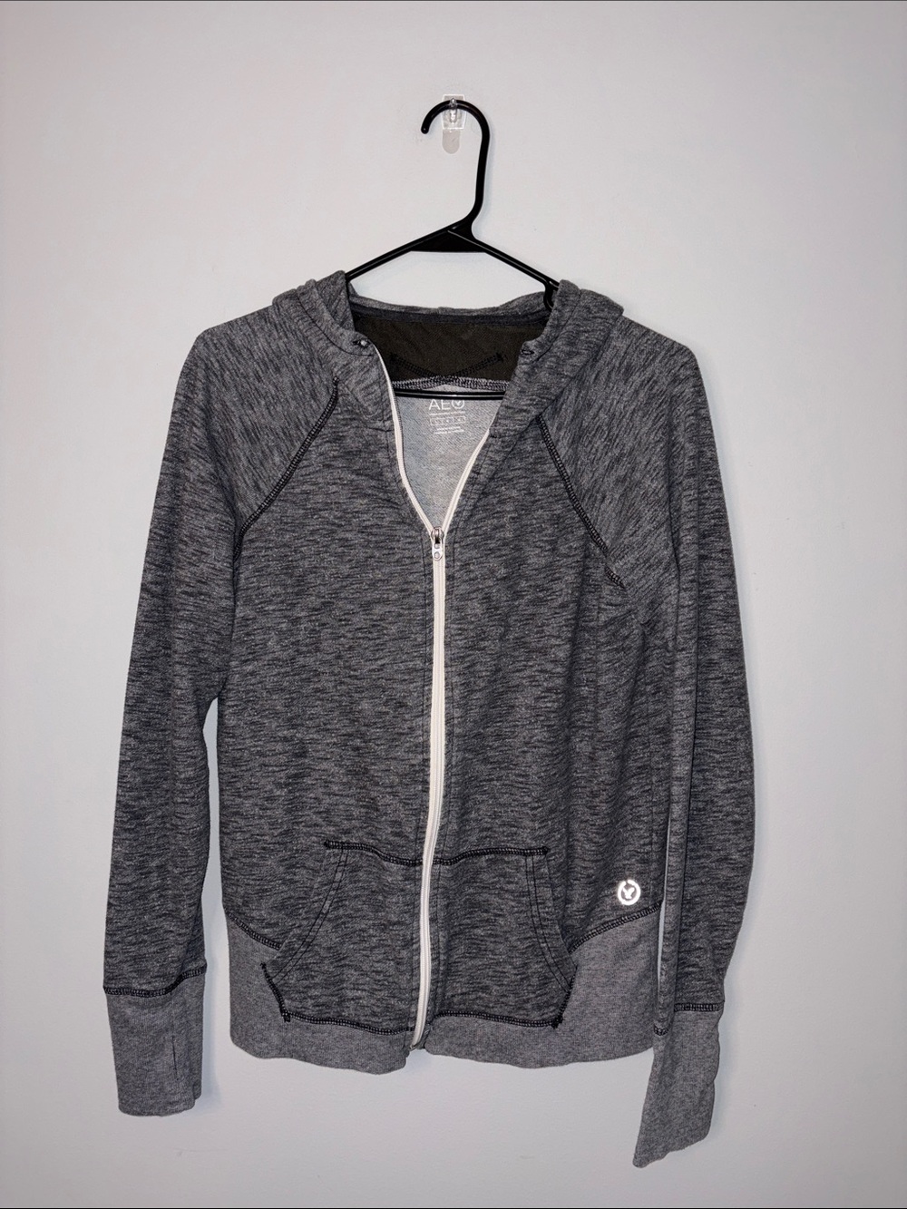 AEO Women’s Charcoal Zip Hoodie with White Zipper Large